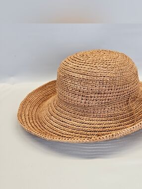 Helen Kaminksi Raffia Sun Hat Brimmed Beach Coastal Vacation Natural Fiber